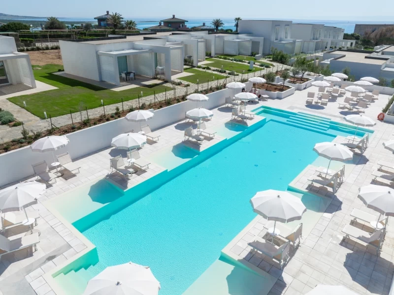 capo_falcone_pool_800x600.jpg